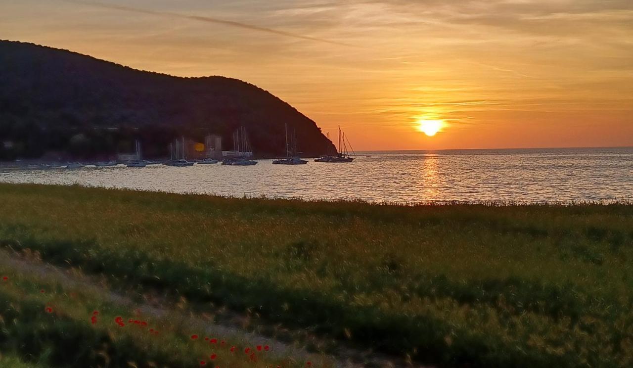 Ferienwohnung A Casa Di Berna E Tere Venturina Terme Exterior foto