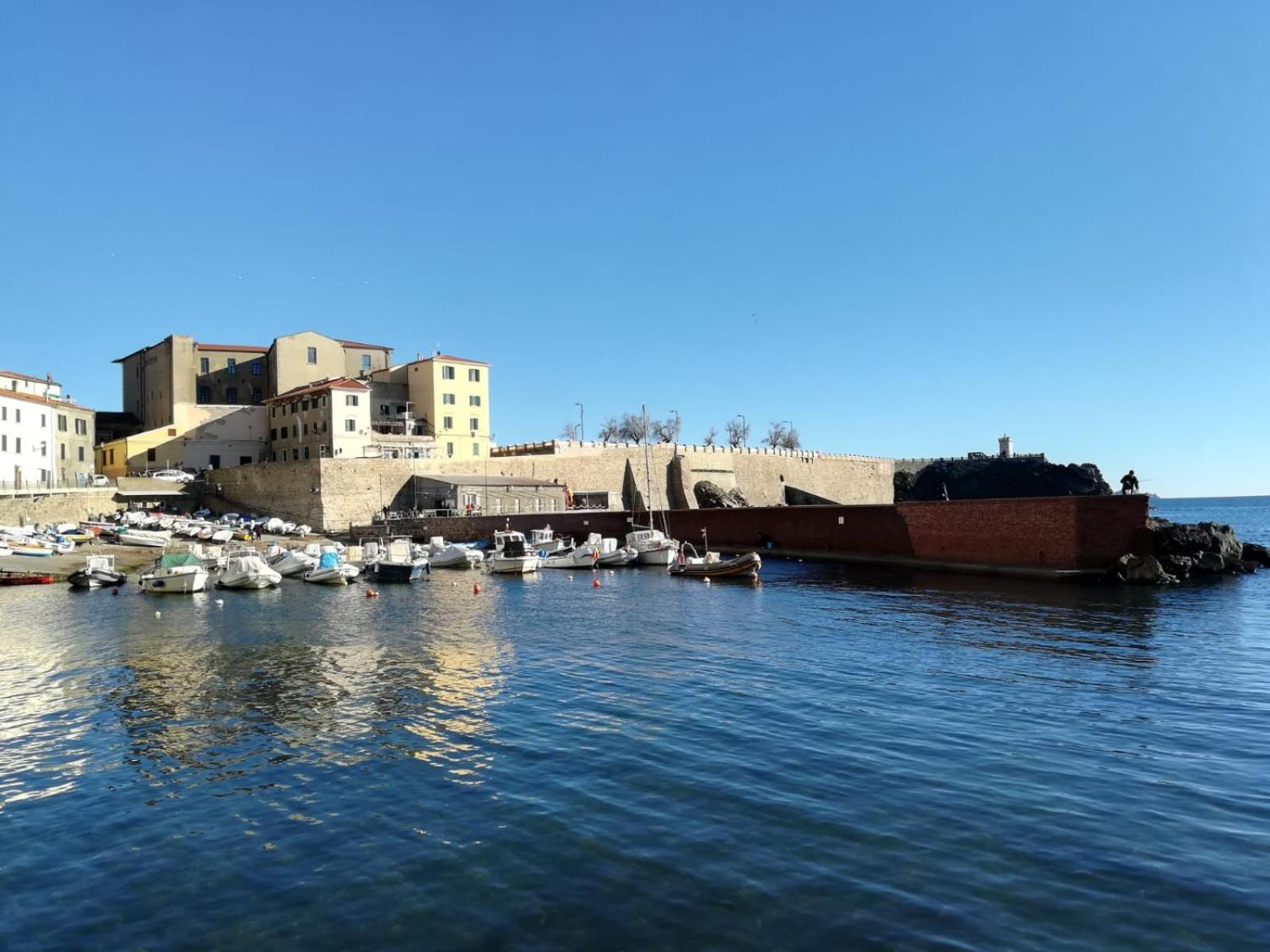 Ferienwohnung A Casa Di Berna E Tere Venturina Terme Exterior foto